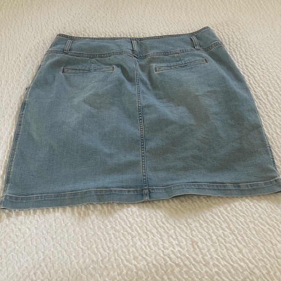 NWOT- INC International Concepts Denim Button Front Skirt Size 18 - Picture 3 of 4